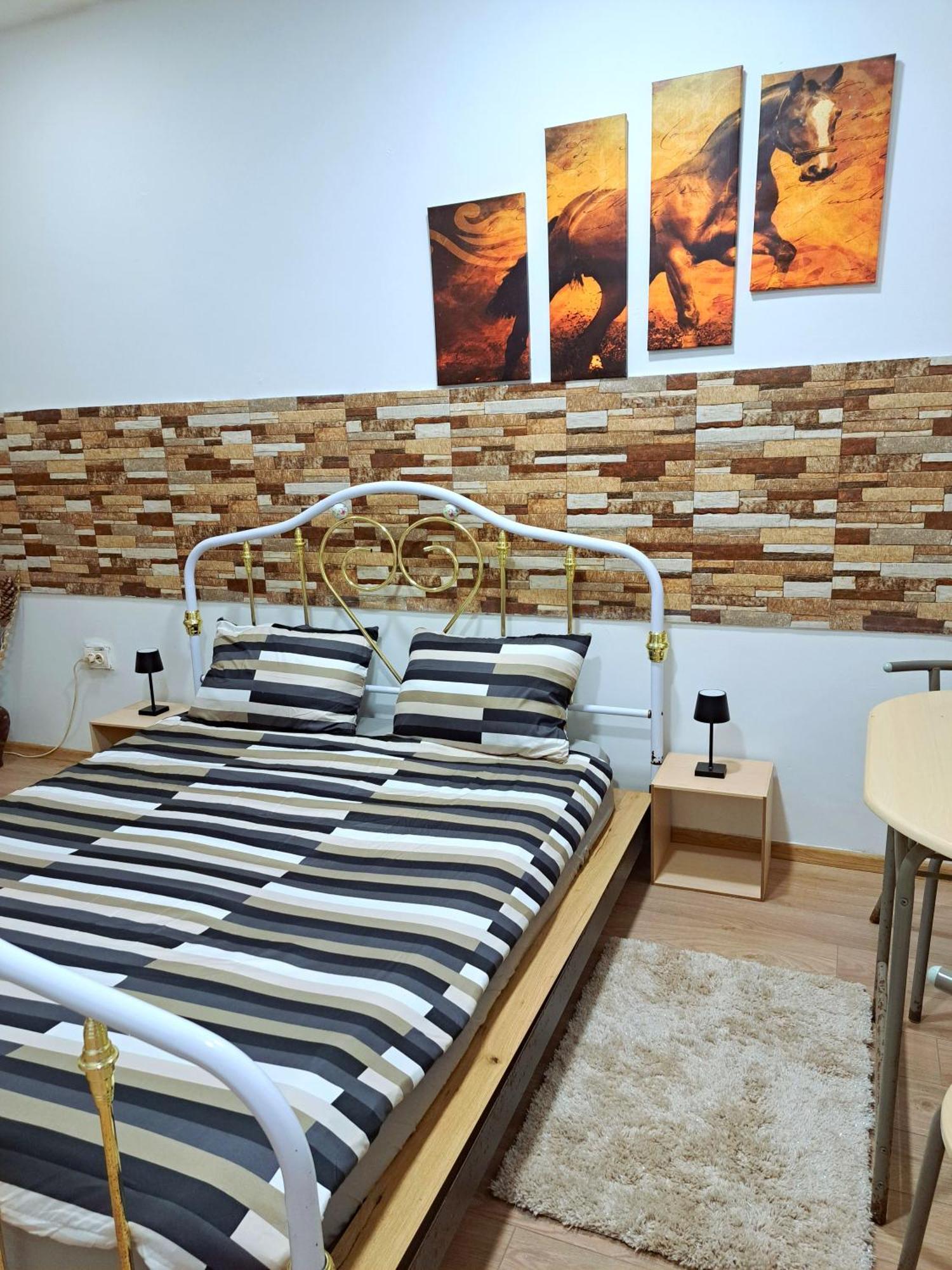 Regim Hotelier Pietonală Oradea Zimmer foto